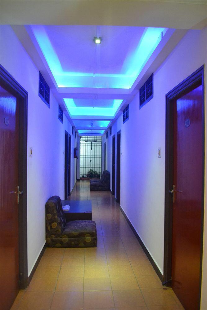 Deluxe Hotel Ченнаи Экстерьер фото