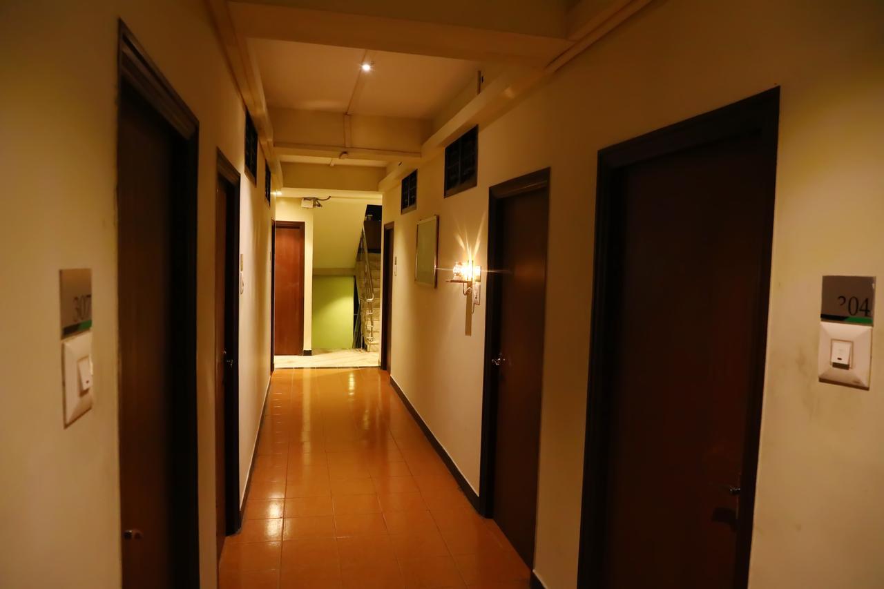 Deluxe Hotel Ченнаи Экстерьер фото