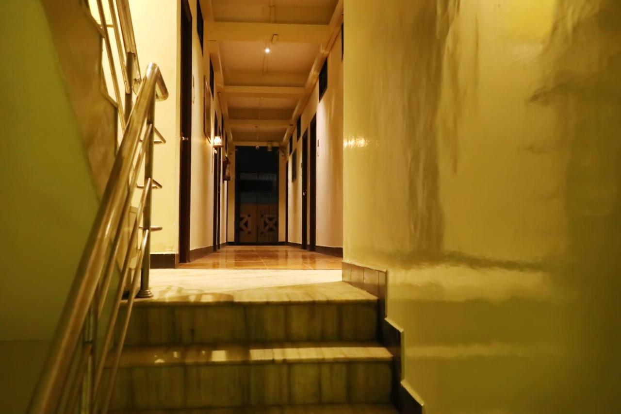 Deluxe Hotel Ченнаи Экстерьер фото