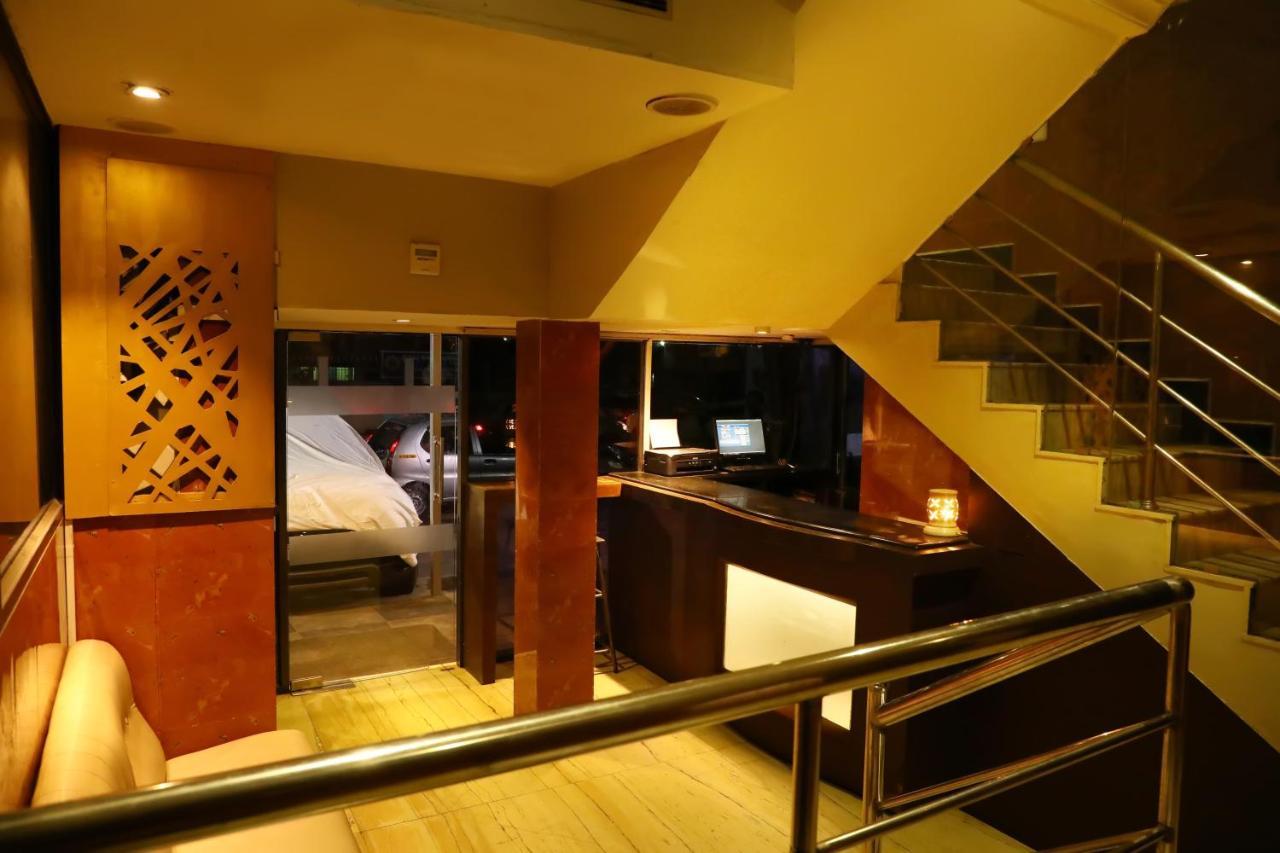 Deluxe Hotel Ченнаи Экстерьер фото