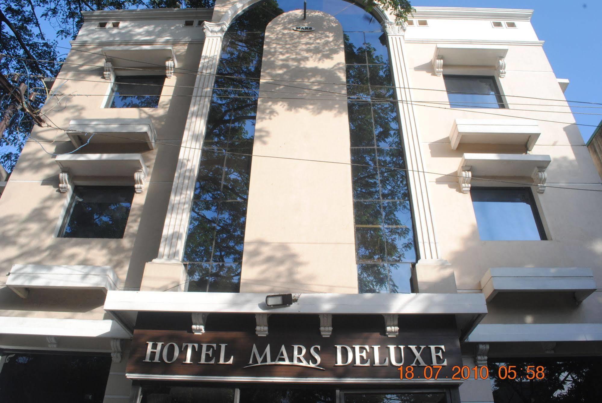 Deluxe Hotel Ченнаи Экстерьер фото